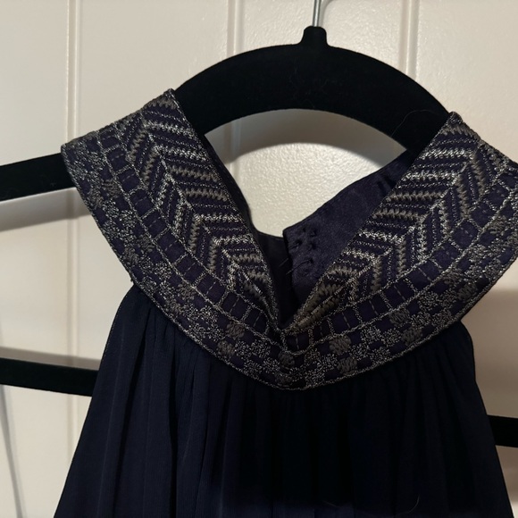 Le Chateau Dress - Picture 4 of 7